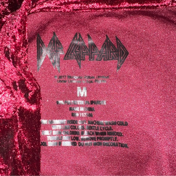 Def Leppard velour tee shirt. Side M boho/band tee/festival burgundy in color - Picture 4 of 5